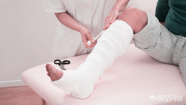 头条问答 腓骨远端有骨折2个月了 可以不用拐杖吗 骨科王健医生的回答 0赞