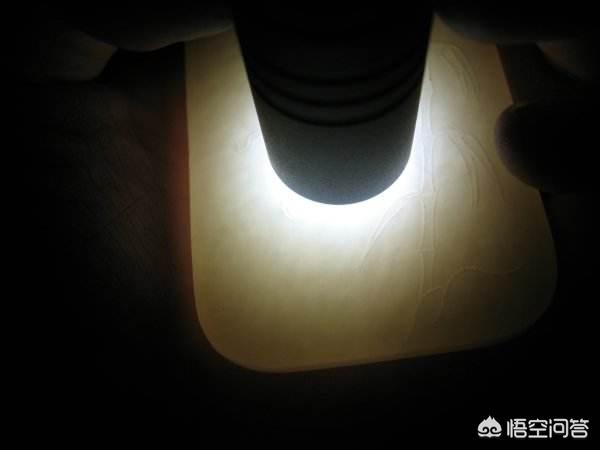 手电筒翡翠鉴别最直接方法,用电筒怎么鉴别玉的真假？