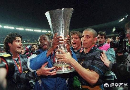 罗纳尔多为什么在巴萨只踢了一年就转回国米了呢？插图98