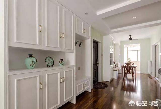 鞋柜放在入户门哪侧好,开门就是客餐厅，鞋柜如何摆？