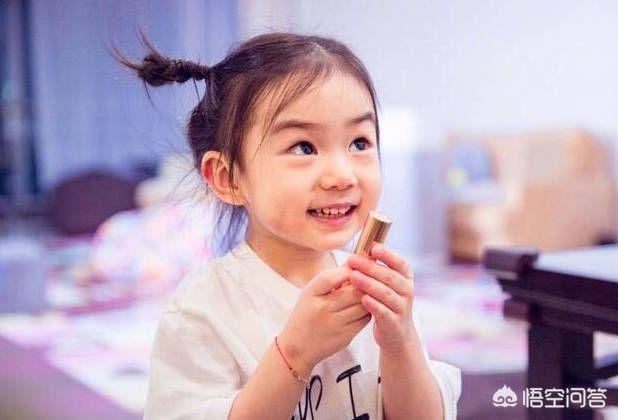 戚薇女儿:网友评论：戚薇女儿lucky越来越像她了你认为呢