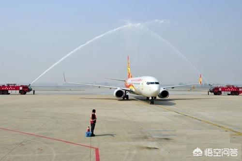 飞机为什么要过水门:有些飞机降落时为什么会喷水