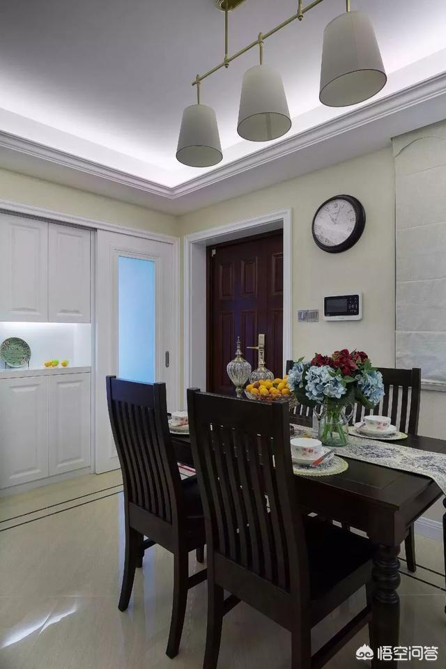 鞋柜放在入户门哪侧好,开门就是客餐厅，鞋柜如何摆？