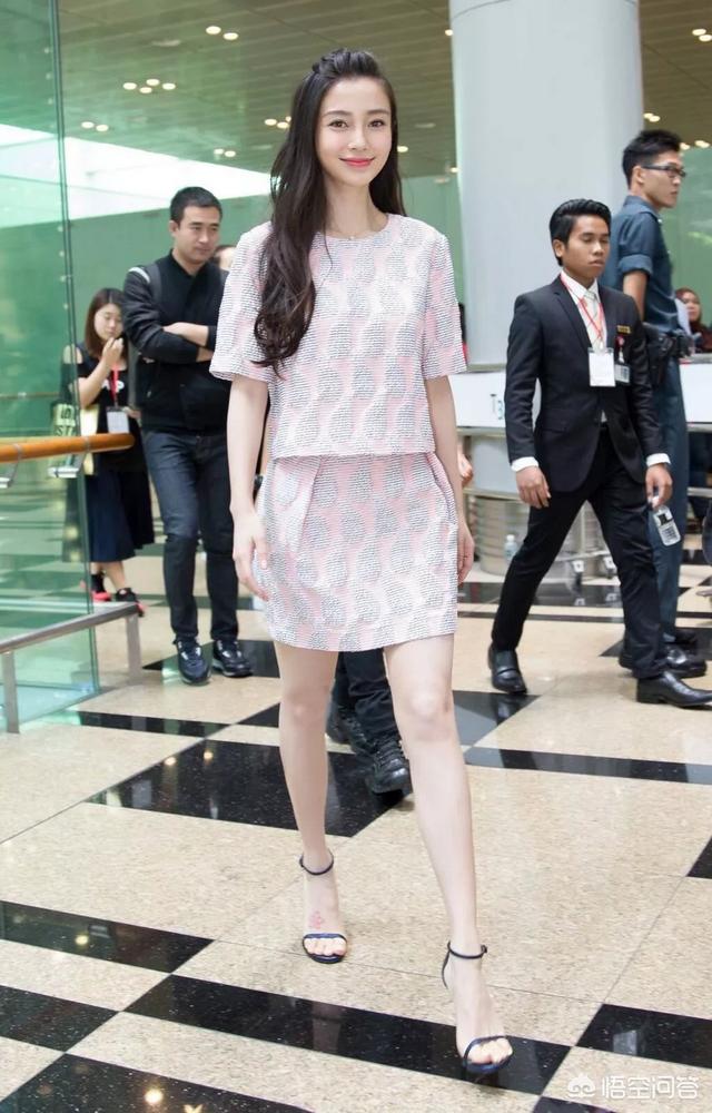 迪丽热巴撕衣服:baby和迪丽热巴，谁的衣着品味好？
