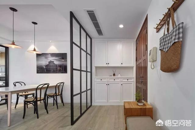 鞋柜放在入户门哪侧好,开门就是客餐厅，鞋柜如何摆？