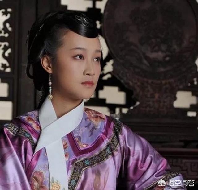 甄嬛传当中浣碧为什么会撞死在果郡王的灵柩之前?