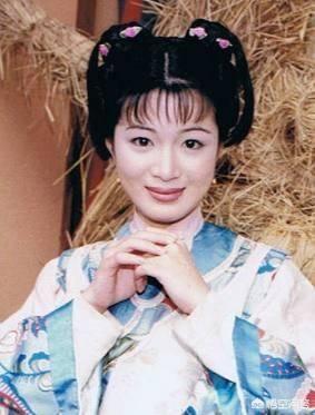 1995年转战tvb出演了《笑傲江湖》,《苗翠花》等经典剧集,也让她人气