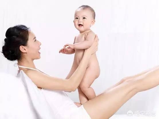 产后哺乳乳腺炎的症状:产后乳腺炎的症状及治疗方法 产后12天乳腺发炎，无发热情况，挂水头孢可以母乳喂养吗？