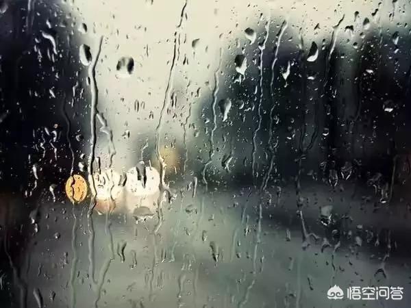 下雨天適合發朋友圈的經典句子大全經典的下雨天的心情說說