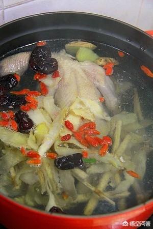 乳鸽汤用什么煲汤最好喝，药膳乳鸽汤的正宗做法是什么？