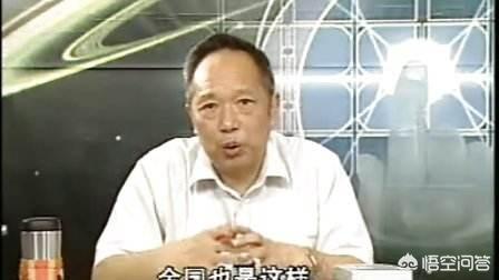 就是爱宠你txt:学英语的人首先应先学什么？是先学语法，还是背单词？