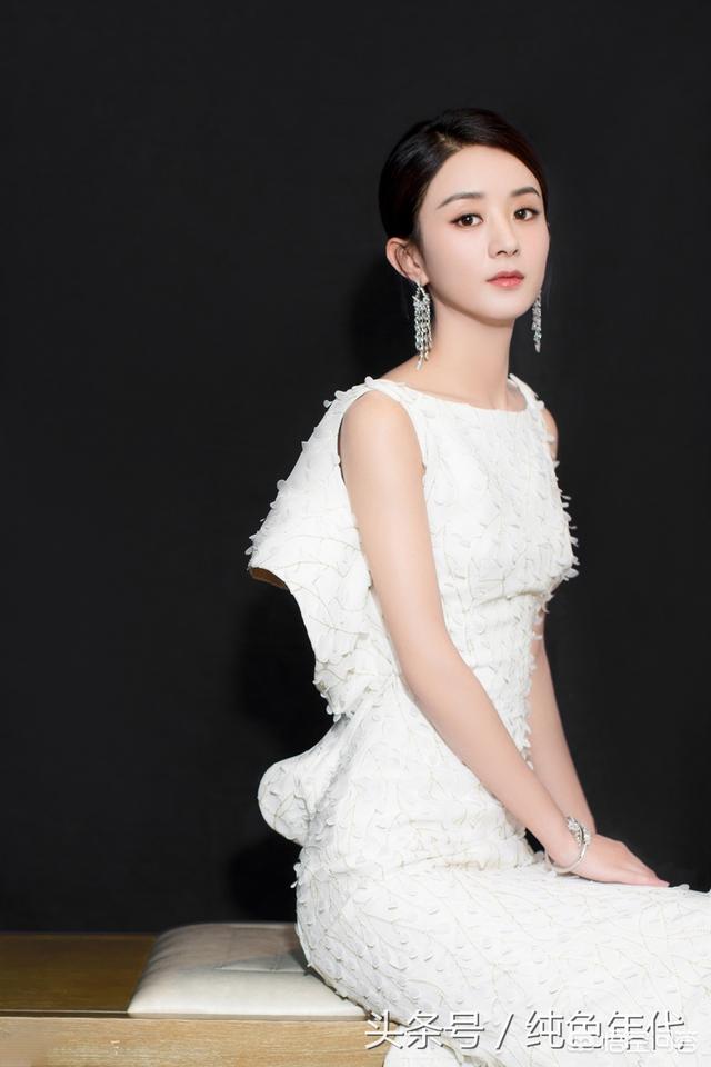 吴宗宪女儿:吴宗宪为女儿提抹胸礼服，亲密举动不断，女大应不应该避父？