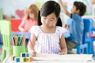 小学生霸气虐狗视频:残忍虐杀流浪狗，成都理工大学研究生被退学, 你怎么看？