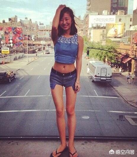 古巨基婚礼:焦恩俊罕见晒女儿长腿照，星二代谁的腿更长？