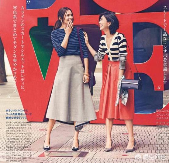 雪纺印花v领衫:35岁的<a href=https://maguai.com/list/32-0-0.html target=_blank class=infotextkey><a href=https://maguai.com/list/32-0-0.html target=_blank class=infotextkey>女性</a></a>该穿什么衣服？