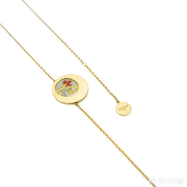 微信名字女生简单气质三个字:女生戴什么首饰比较有气质