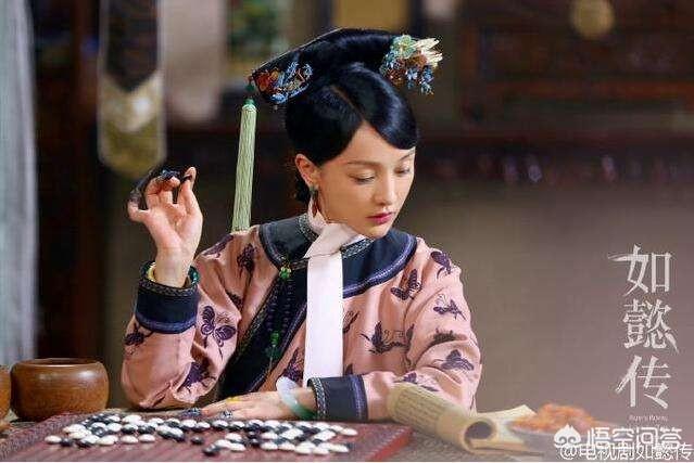 原著上小剥皮对三傻做了什么:《权力的游戏》中的莱安娜·莫尔蒙，为何只借62个士兵给雪诺？ 原著小剥皮对三傻做了什么