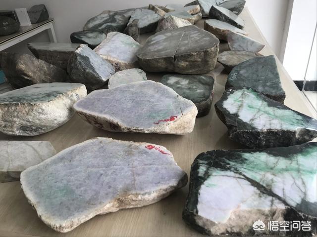 普通人怎么辨别翡翠真假,购买翡翠最难得真的是辨别真伪吗？