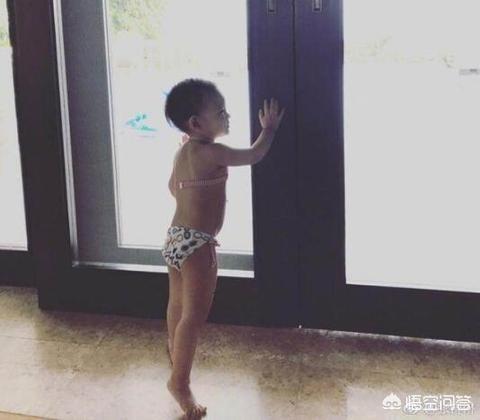 古巨基婚礼:焦恩俊罕见晒女儿长腿照，星二代谁的腿更长？