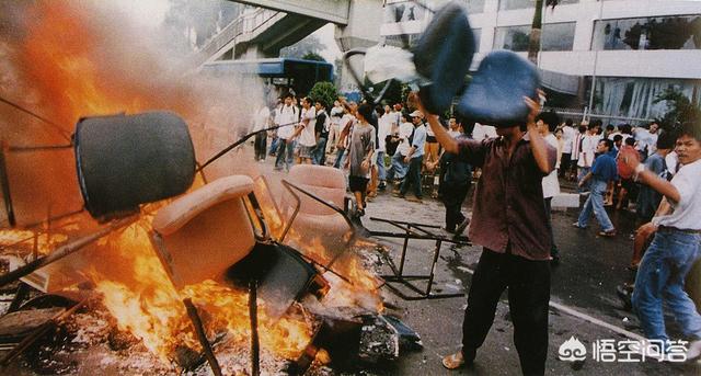 1998年印尼大屠禁止照片，如何看待美逼印尼取消购买苏35，俄专家：这是在羞辱印尼