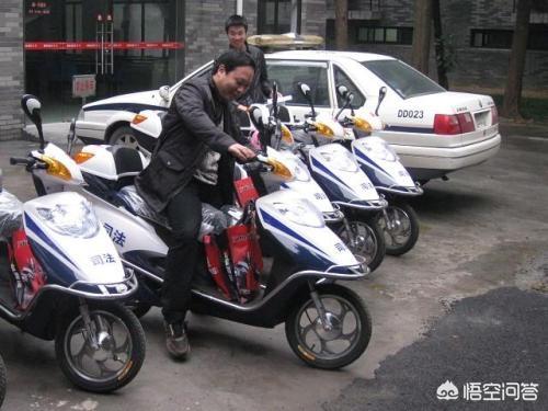 你觉得是踏板摩托车好,还是电瓶车实惠？为什么？