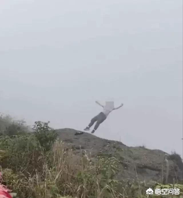 灵异事件湖南瞬移救人:一湖南女孩在峨眉山舍身崖不听劝阻依然跳崖身亡，景区有责任吗？