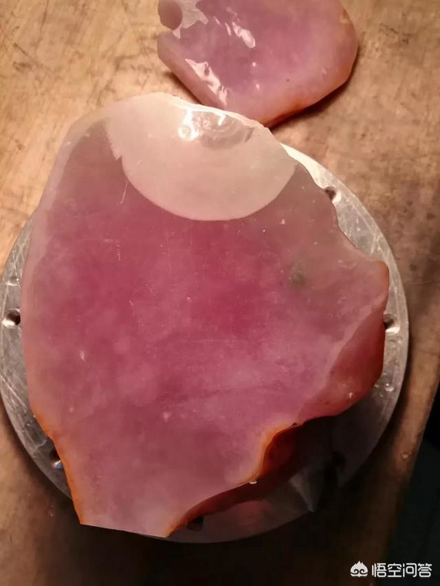 翡翠的颜色,为什么翡翠的颜色是五颜六色的？