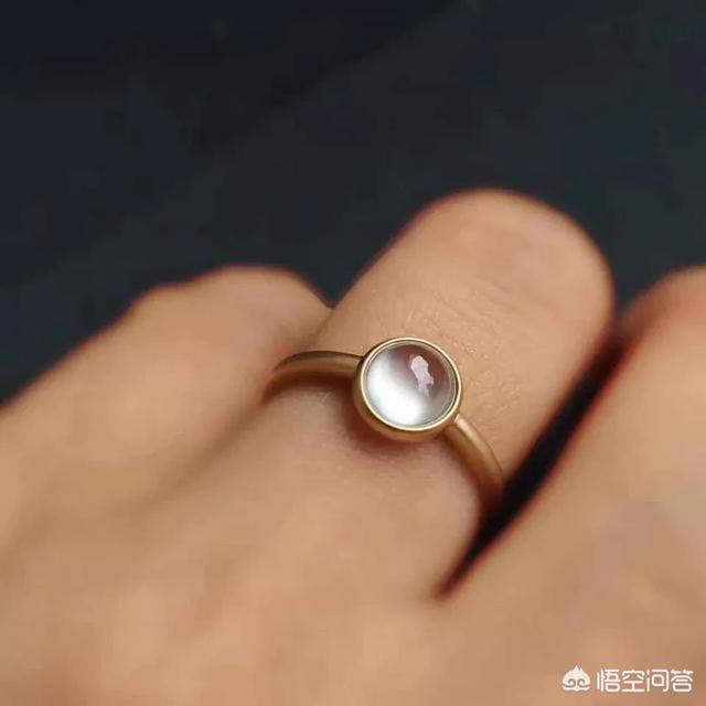 翡翠种水等级划分价格,翡翠是色好的贵还是种水好的贵，为什么？