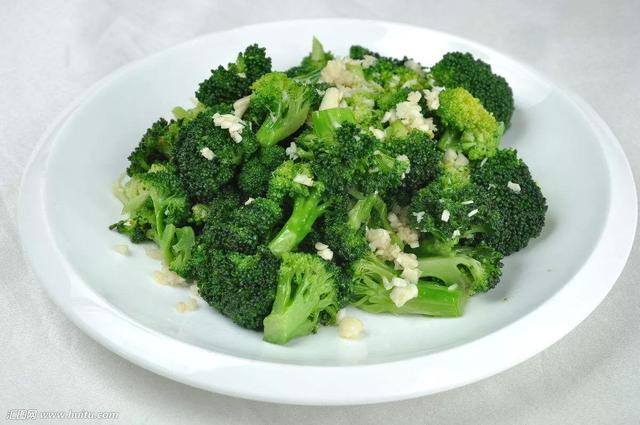 头条问答 - 大蒜什么时候放入锅中炒菜效果最好?(18个回答)