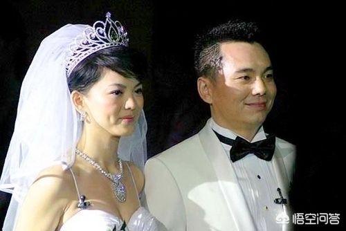 李湘大肚照:被央视公开点名，疯狂捞金的“炫富一姐”李湘，到底得罪了谁？