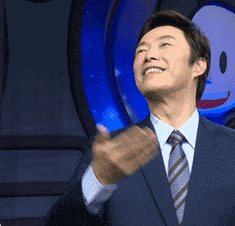 费玉清嘿嘿嘿:费玉清唱歌为什么抬着头眼看着上方？