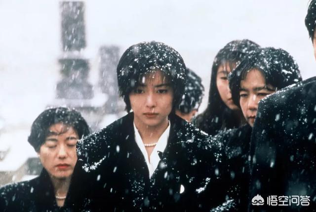 博子:《情书》这部电影中，女藤井树和渡边博子相貌一样，有深意吗