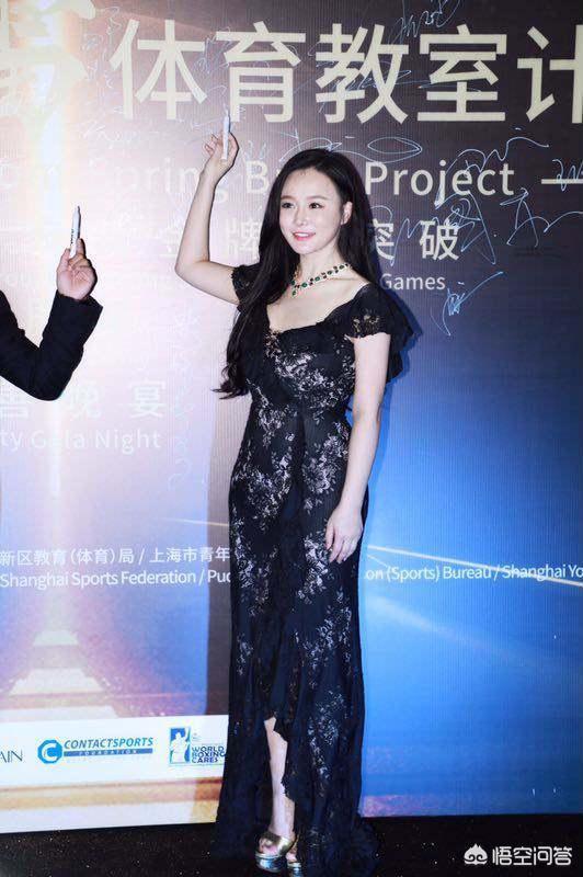 邹市明老婆:太丢人了！冉莹颖频繁靠丰满上围炒作，邹市明就不出来管管吗？