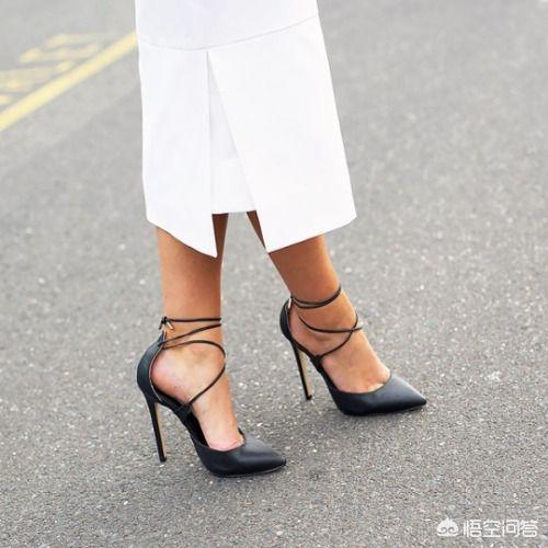 高跟鞋虐狗女:什么牌子的高跟鞋最好看？ 高跟鞋虐猫事件