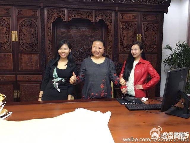 干露露最新照:干露露每次出行演出，为何一定有干妈妈相陪？