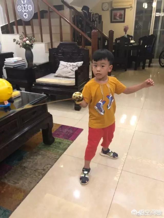 桑兰摔伤:在赛前训练中意外受伤导致瘫痪的体操运动员桑兰，近况怎么样了