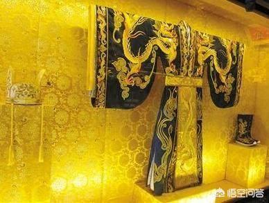 仿古龙袍图片欣赏-古代皇上穿的龙袍，一件成本要多少钱？