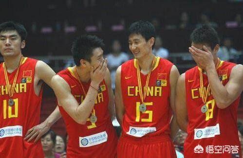 吕瑶门事件:2009年男篮在颁奖仪式上的偷笑门，为何被有些人痛批？