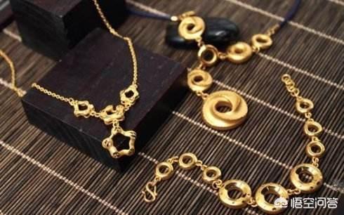 一万块买翡翠好还是金子好,黄金和翡翠究竟哪种更深入人心？