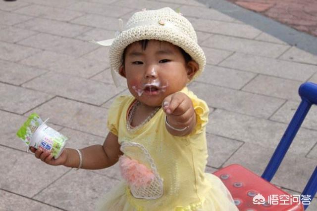 幼童被鱼刺卡了怎么办:孩子多大了可以尝试让孩子自己吃鱼吐骨头？