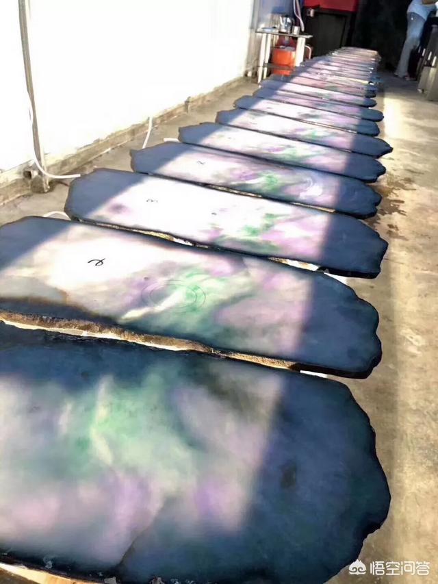 翡翠的颜色,为什么翡翠的颜色是五颜六色的？