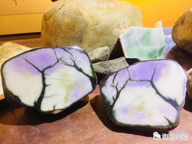 翡翠的颜色,为什么翡翠的颜色是五颜六色的？