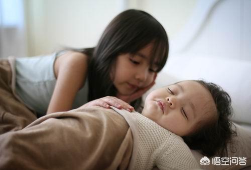 睡觉偶尔磨牙是怎么回事:孩子睡觉偶尔磨牙是怎么回事 晚上睡觉磨牙，是怎么回事？
