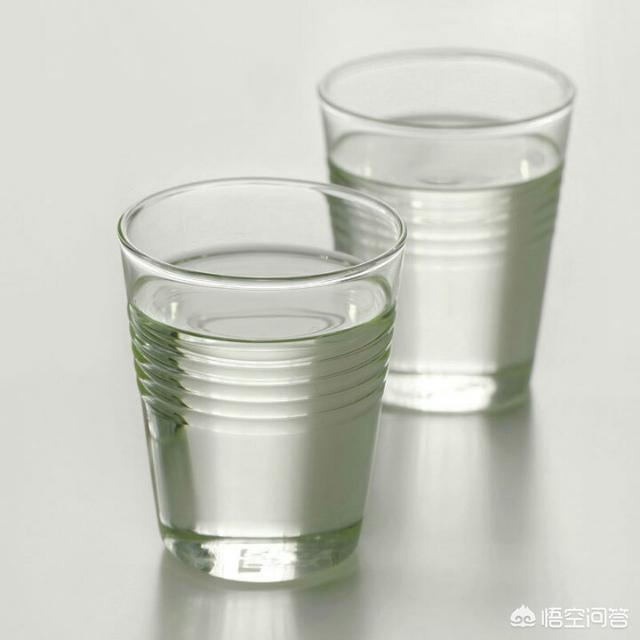 上午人体温度多少正常:早晨起床喝白开水，什么温度的好？喝多少好？
