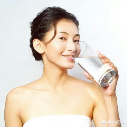 上午人体温度多少正常:早晨起床喝白开水，什么温度的好？喝多少好？