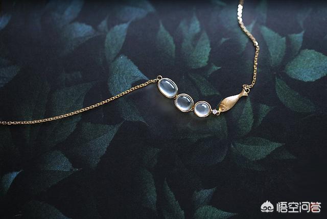 一万块买翡翠好还是金子好,黄金和翡翠究竟哪种更深入人心？