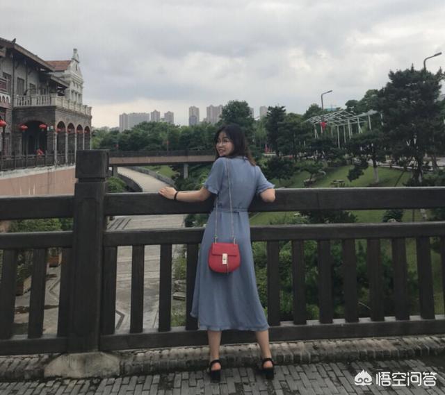 微胖女孩穿什么裙子好看（微胖的女生穿裙子）