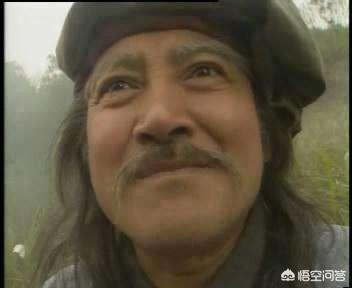 金庸小说中，乔峰和洪七公同为丐帮帮主，谁的武功更高？