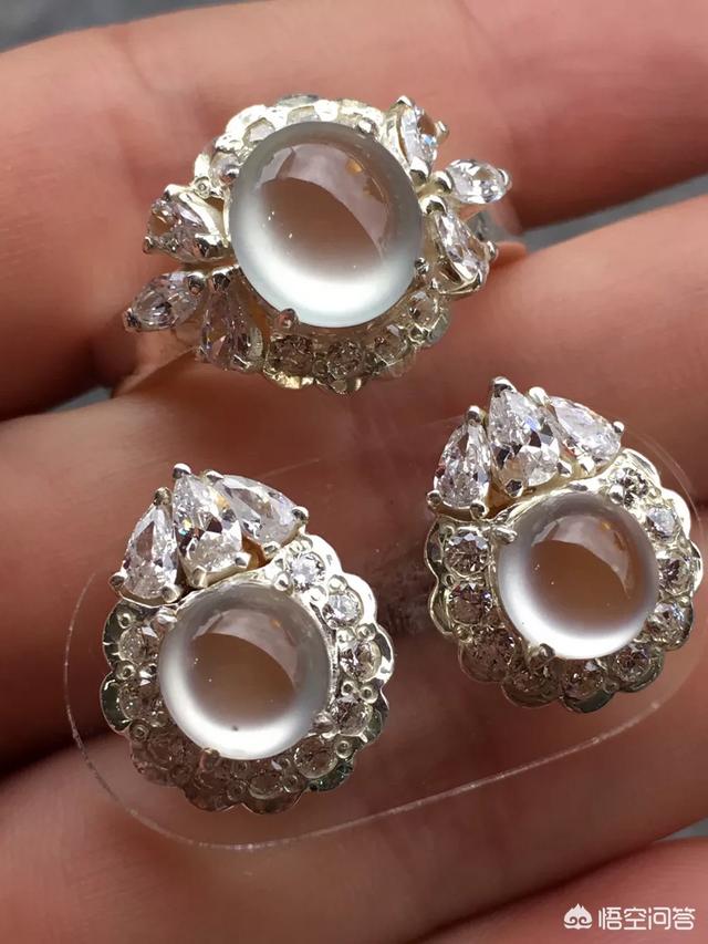 翡翠种水等级划分价格,翡翠是色好的贵还是种水好的贵，为什么？