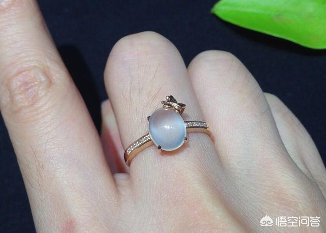 翡翠种水等级划分,翡翠的水和种指的是什么？